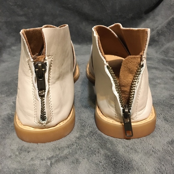 Born Leather Sandals - Picture 3 of 5